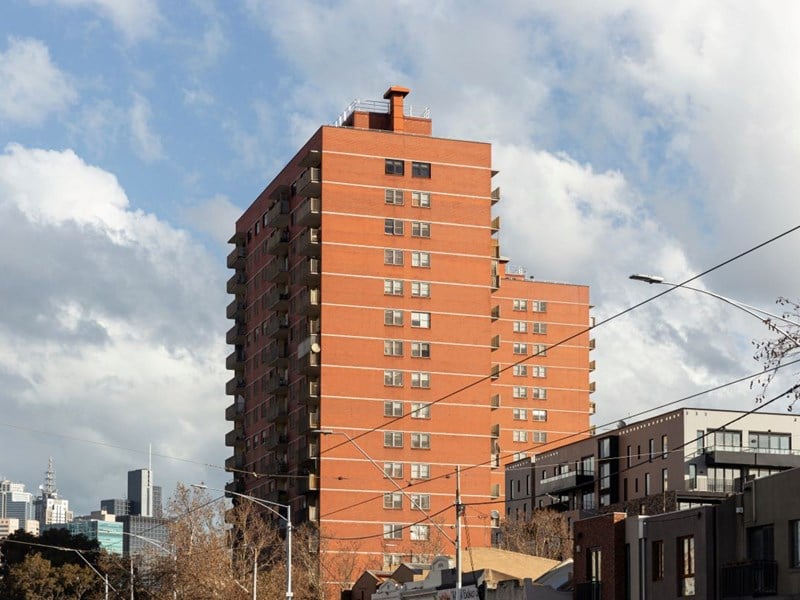 Inquiry calls for a halt to housing towers plan